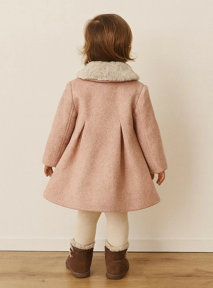 Abrigo de paño rosa para niña. Cuello desmontable
