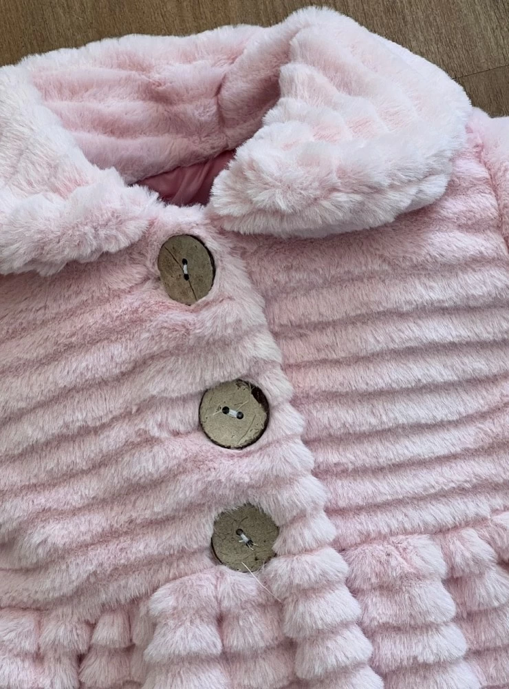 Abrigo para niña de pelo rayado en rosa o beige