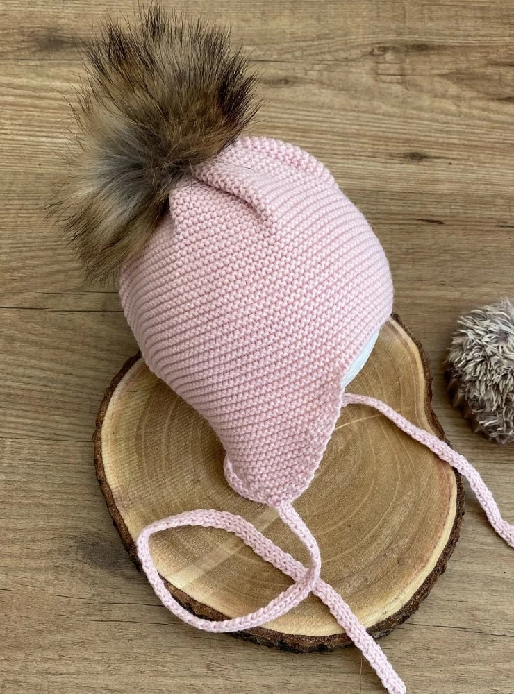 Aviator hat with fur pompom