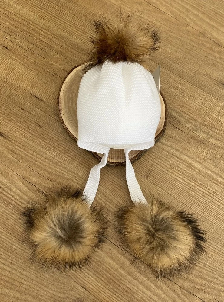 Aviator hat with three pompoms. unisex