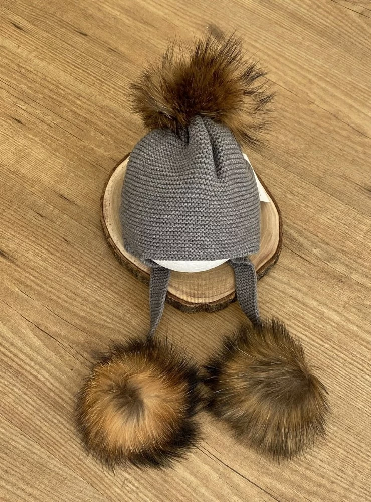 Aviator hat with three pompoms. unisex