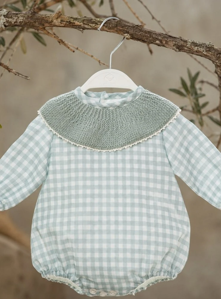 Baby boy romper in gingham print with knitted collar | Sophia Collection