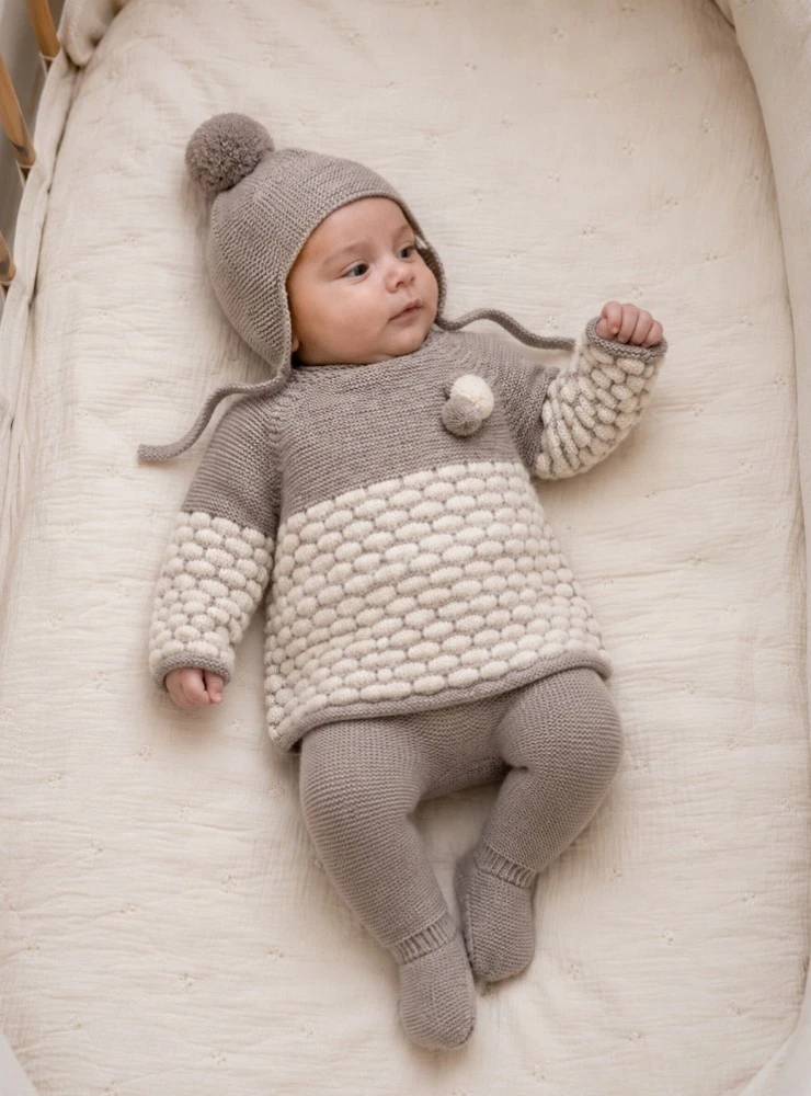 Baby boy's knitted set with hat and leggings in mink color