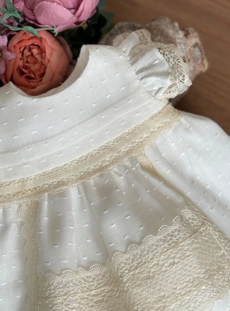 Baby dress with bonnet and bloomers, Caramelo collection