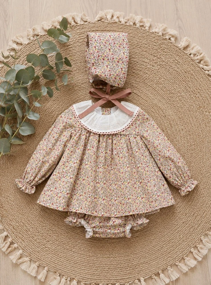 Baby girl outfit, bonnet and bloomers, Cascabel Collection