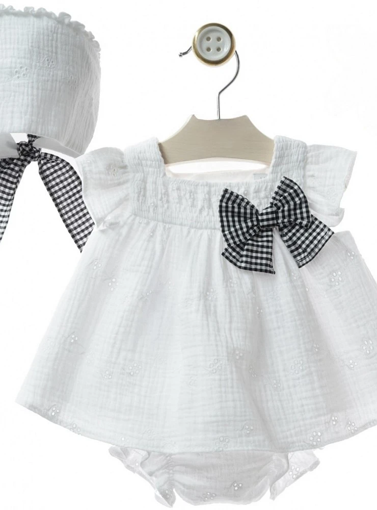 Baby outfit with bonnet and bloomers, Ceramic Collection