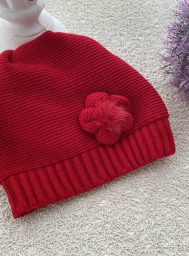 Beret for girl in pink or gray, with natural pompom. O-Winter