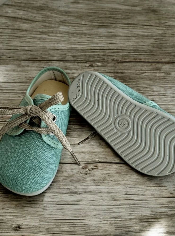 Blucher de cordones en lino verde o crudo. Calzado Respetuoso