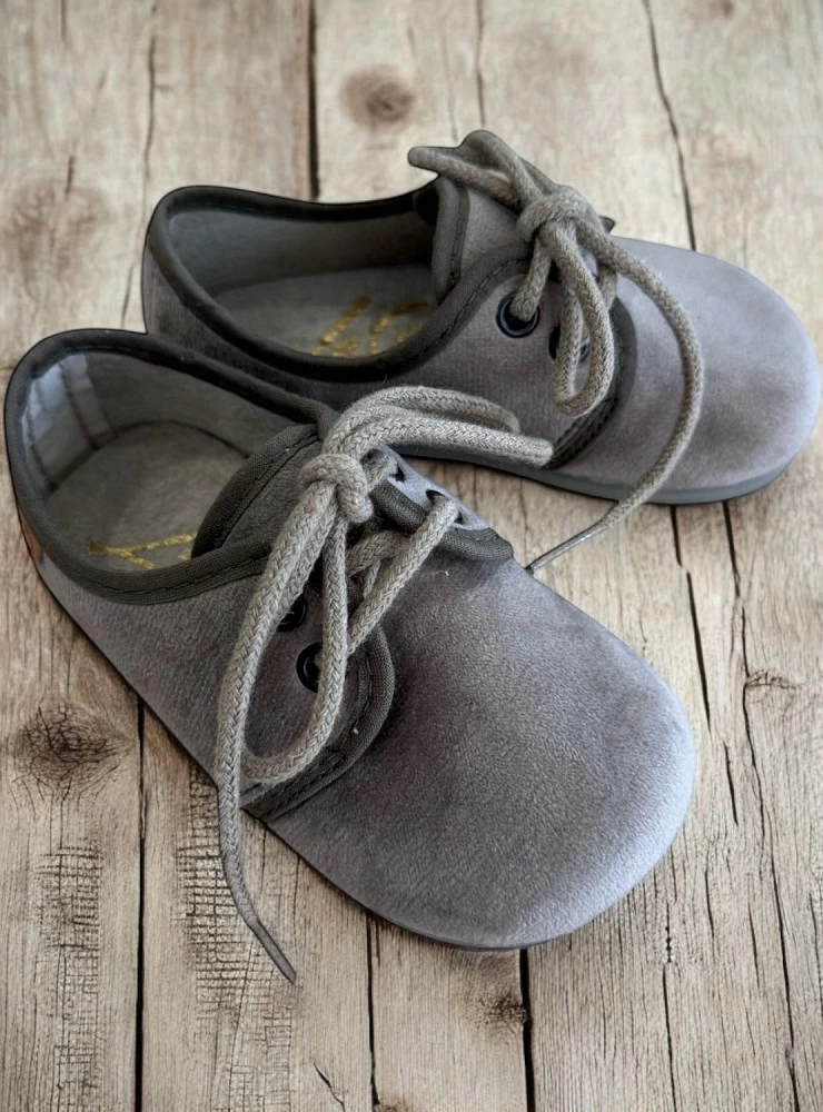 Blucher shoes for boys, Respectful footwear. Stone color.