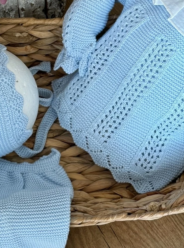 Blue and white three-piece summer knit set