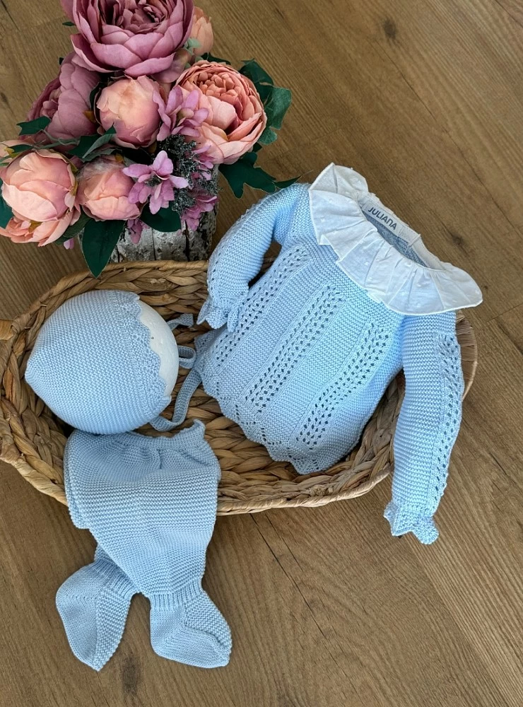 Blue and white three-piece summer knit set
