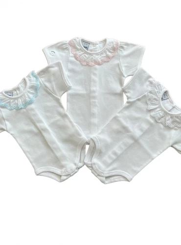 Body con cuello volante en tres colores. Manga Corta