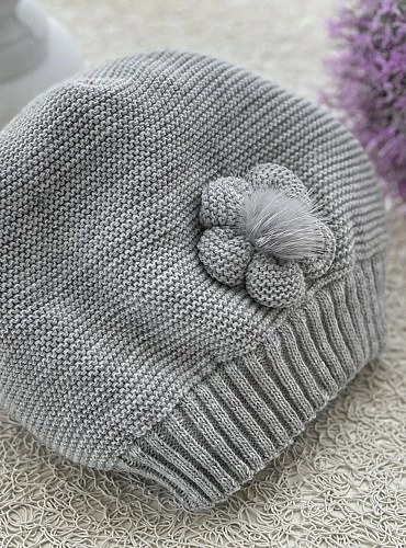 Boina para niña en rosa o gris, Con pompón natural. O-Invierno