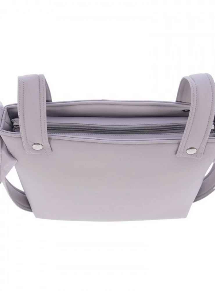 Bolso panera de polipiel con bodoques y pompones