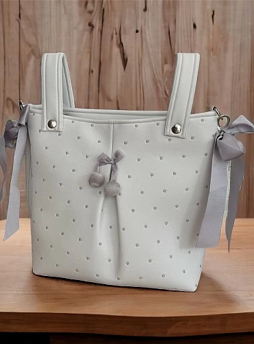 Bolso panera de polipiel con bodoques y pompones