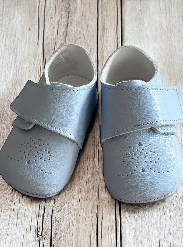 Botita para niño de piel azul celeste
