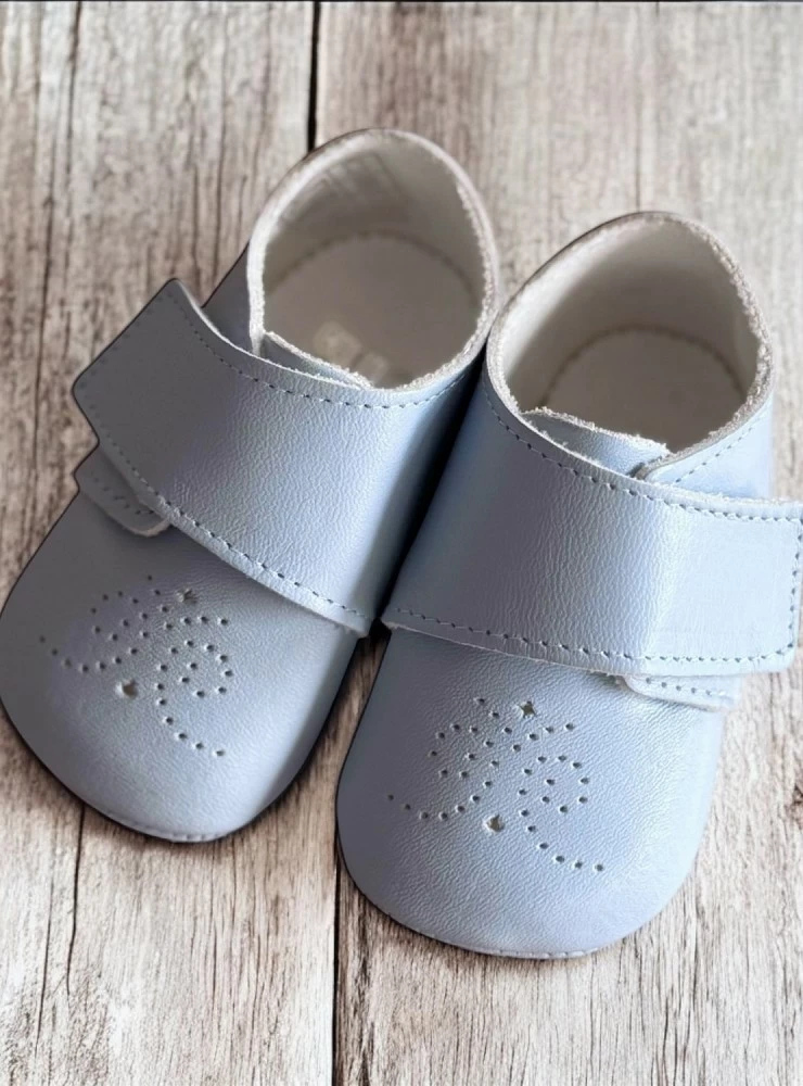 Botita para niño de piel azul celeste