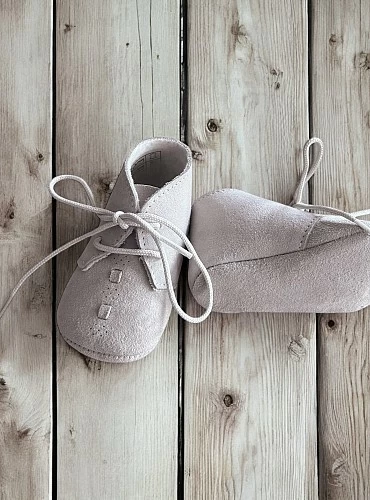 Botitas de bebé en ante Beige con cordones