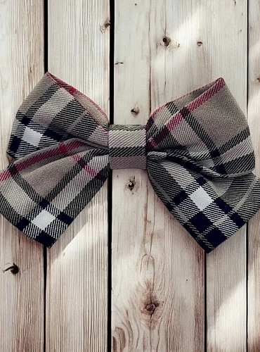 Burberry collection bow with clip by Mon Petit