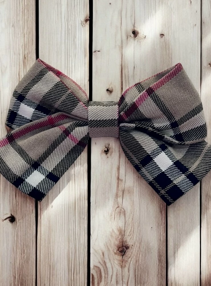 Burberry collection bow with clip by Mon Petit