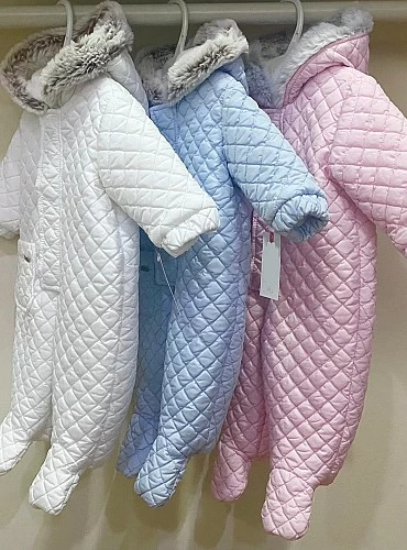 Buzo acolchado en tres colores. Unisex