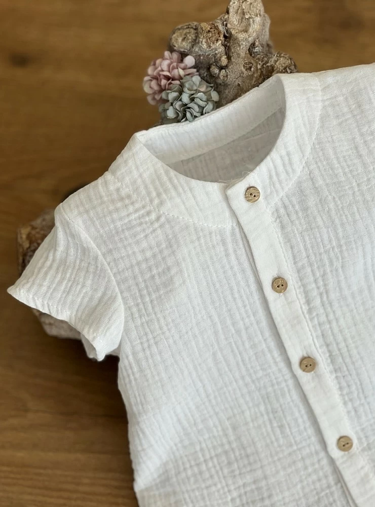 Camisa de bambula blanca para niño