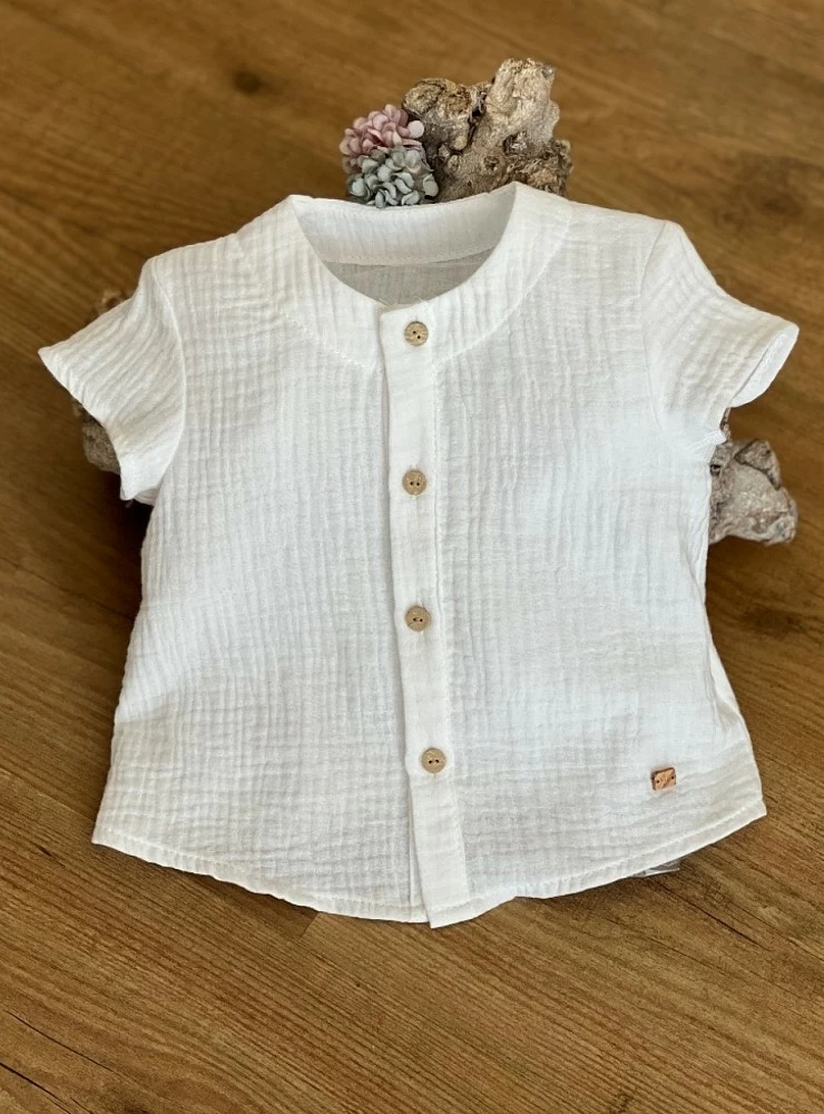 Camisa de bambula blanca para niño