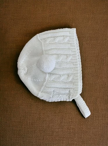 Capotita en punto ochitos de invierno para bebé