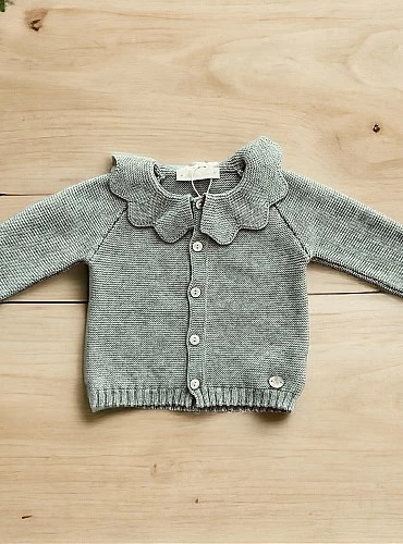 Chaqueta larga con cuello ondas, Colección Plum