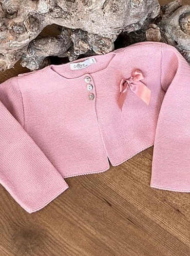 Chaqueta para niña de hilo fino, tres colores con lazo al tono.