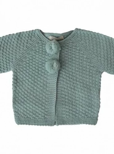 Chaqueta unisex color verde empolvado con pompon. Colección O-Inv