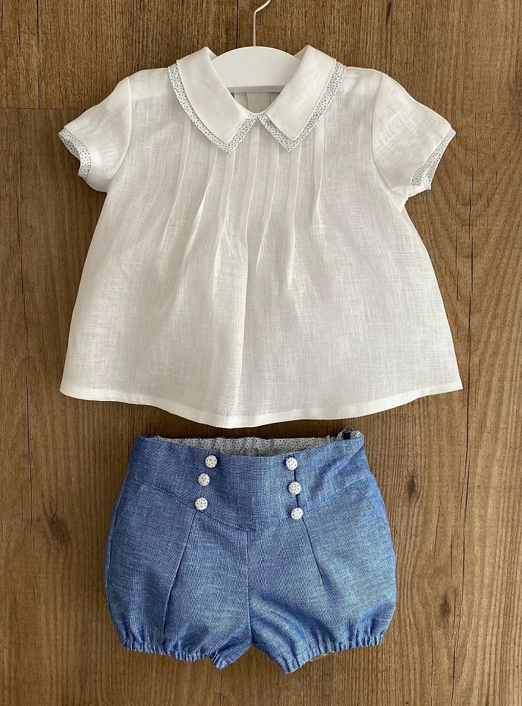 Child set. Blouse and white and blue jeans