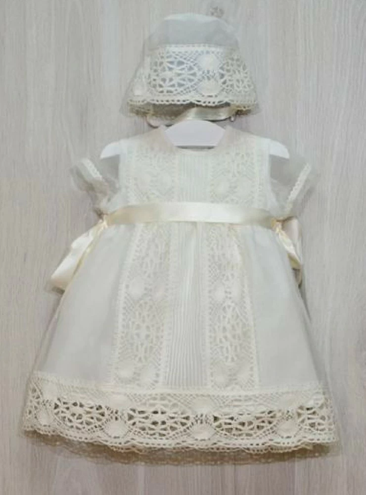 Christening gown and bonnet set. Sizes 3-6-9-12 months