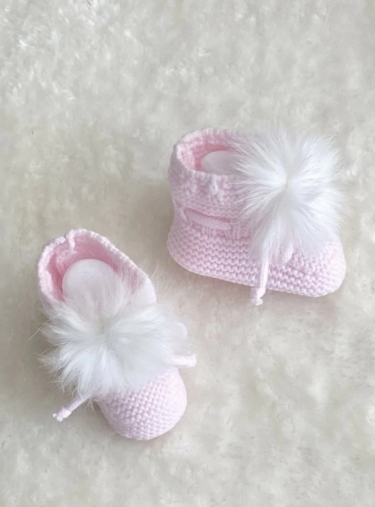 Chubby knit booties with natural fur pompom