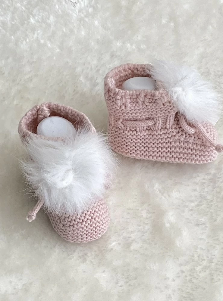 Chubby knit booties with natural fur pompom