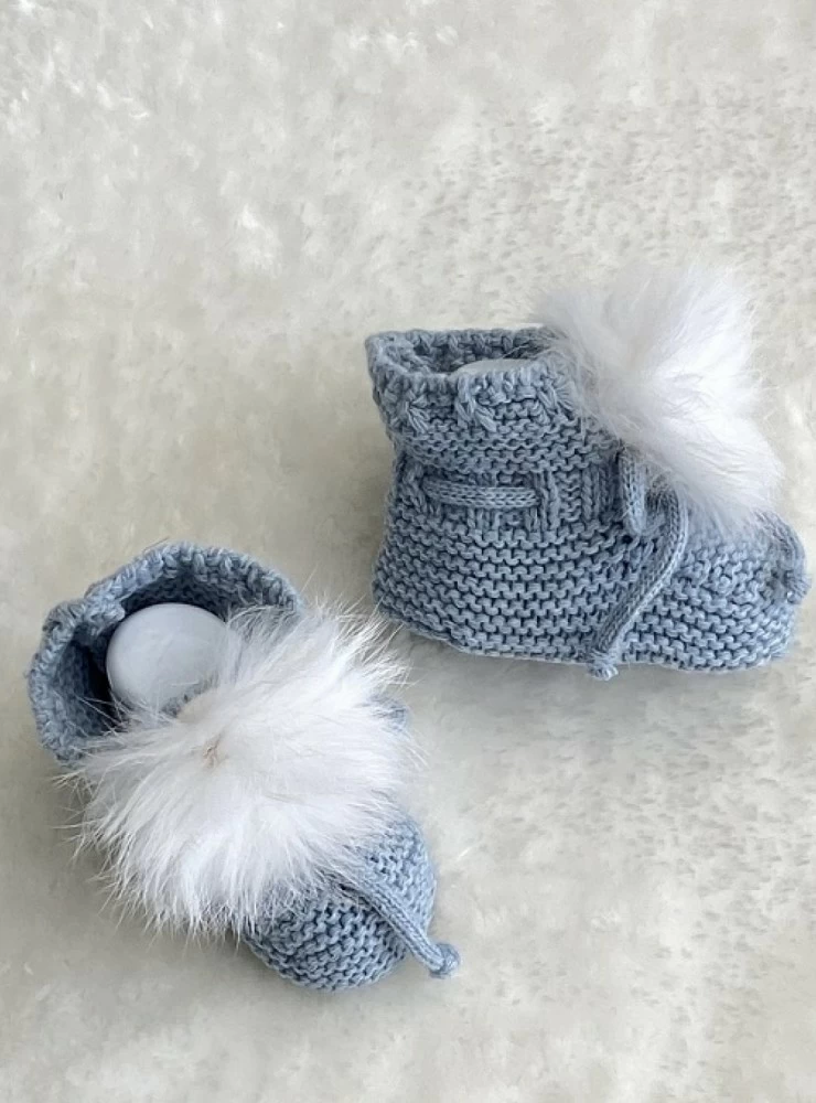 Chubby knit booties with natural fur pompom