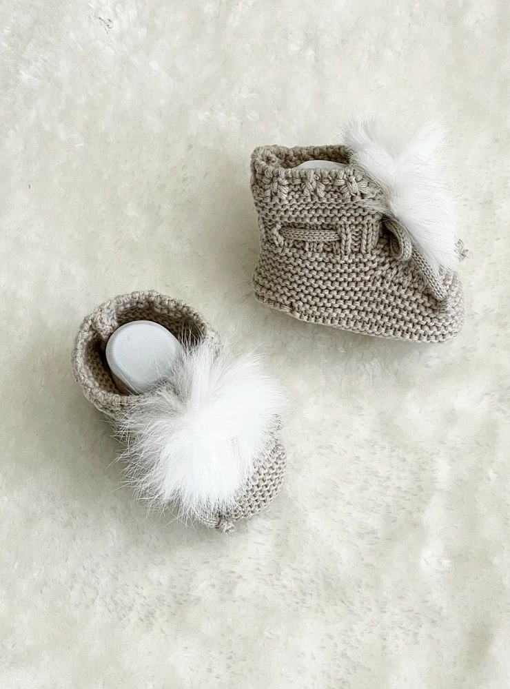 Chubby knit booties with natural fur pompom