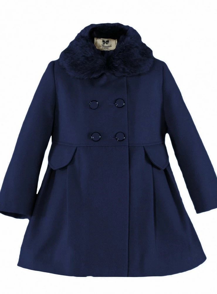 Classic cut cloth coat with fur collar. Two colors