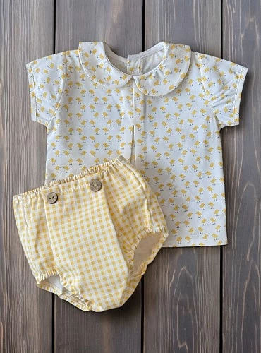 Conjunto amarillo para niño. pollitos