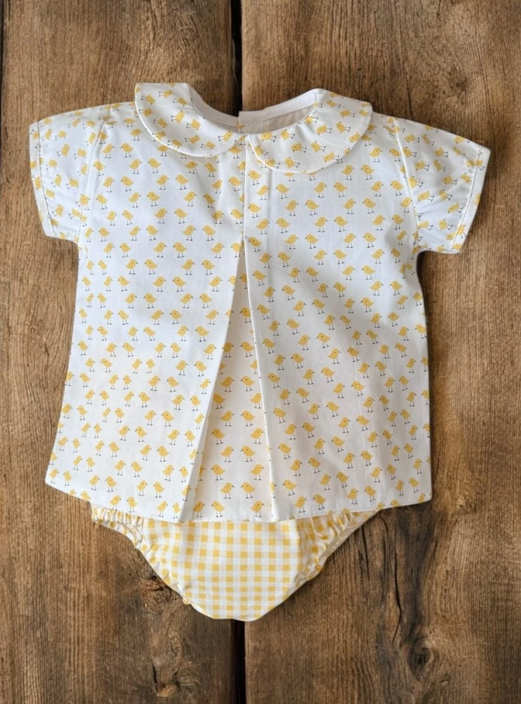 Conjunto amarillo para niño. pollitos