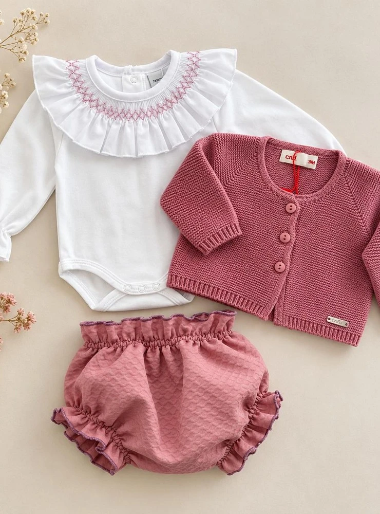 Conjunto bebé niña cassis 3 meses con chaqueta Cóndor. Body y cubrepañal