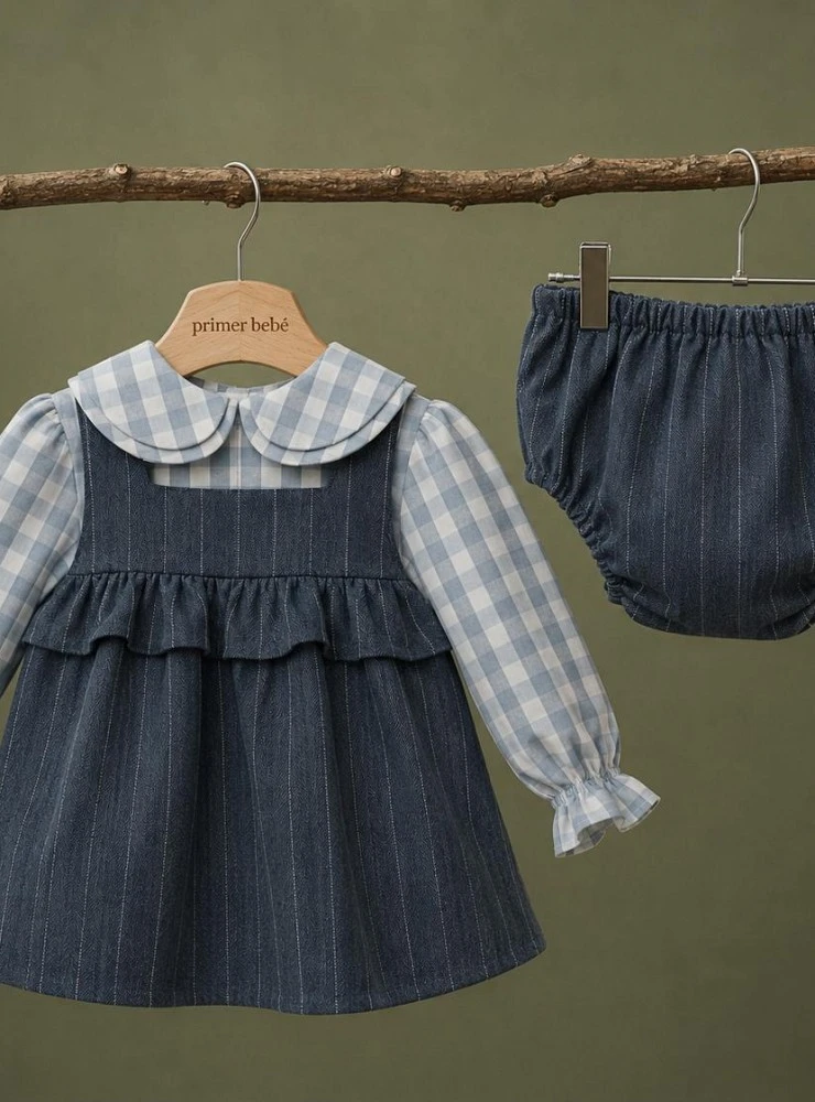 Conjunto bebé niña tres piezas con pichy azul, blusa de cuadros y braguita | Colección Nieves