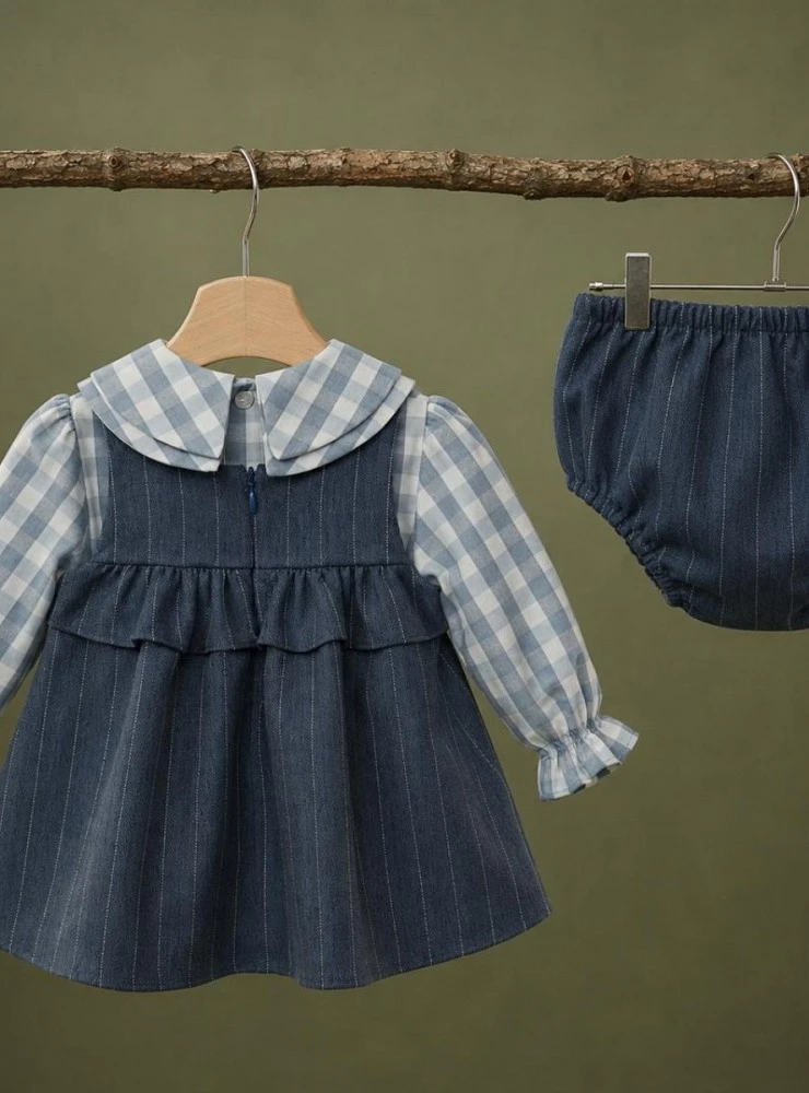 Conjunto bebé niña tres piezas con pichy azul, blusa de cuadros y braguita | Colección Nieves