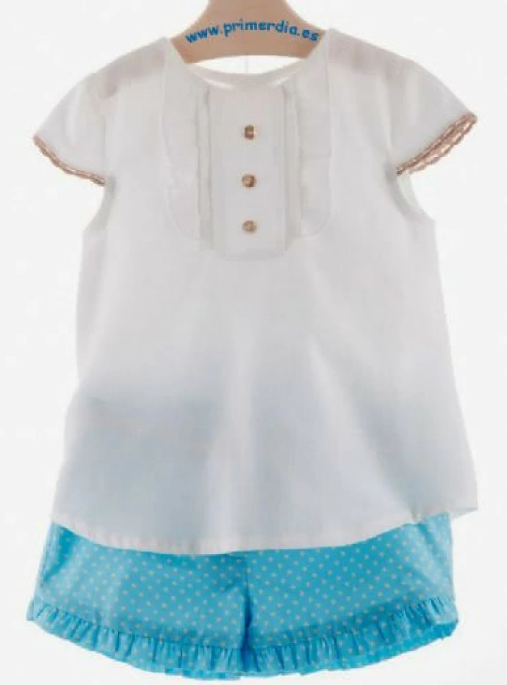 Conjunto blusa blanca y short de topos turquesa. P-V