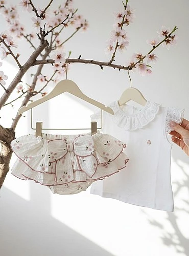 Conjunto camisa y braguita con volantes rosse