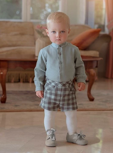 Conjunto camisa y pantalón verde empolvado y gris