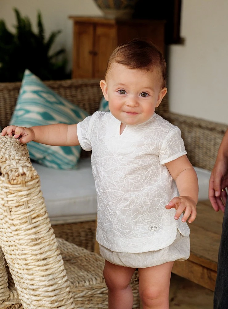 Conjunto de bautizo para niño con bombacho de lino arena