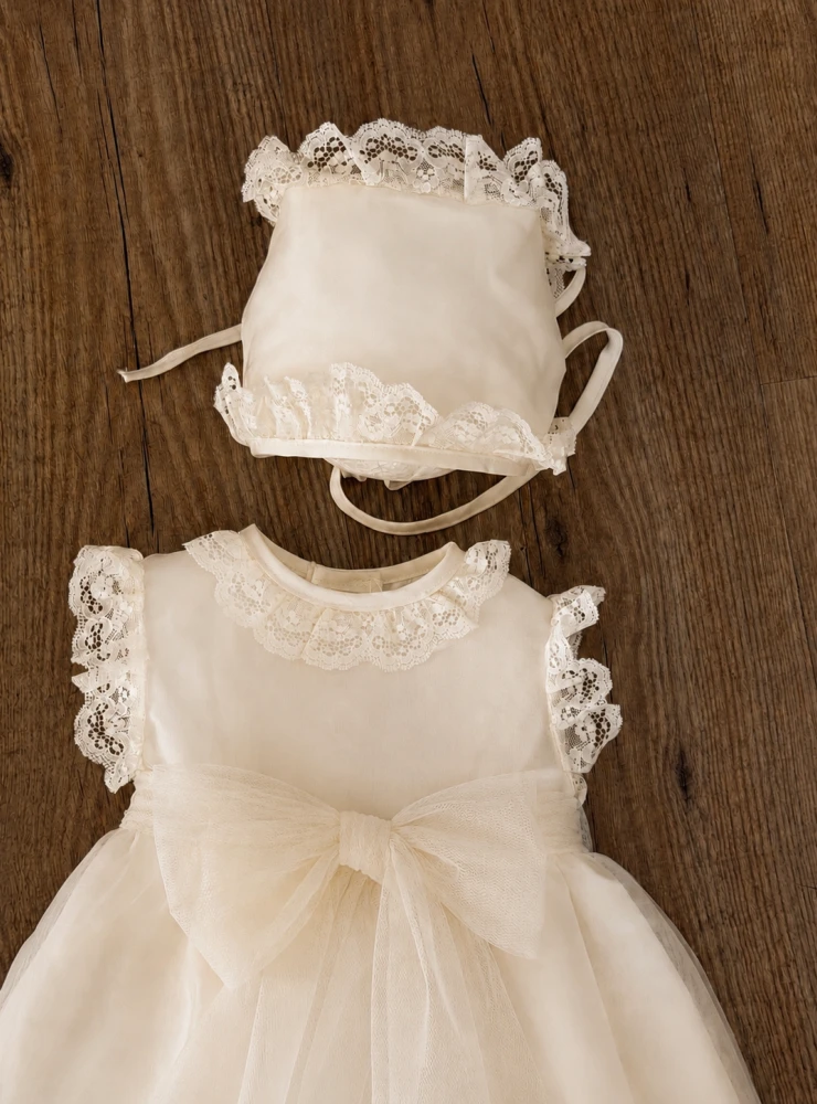 Conjunto de bautizo unisex. Faldon y capota