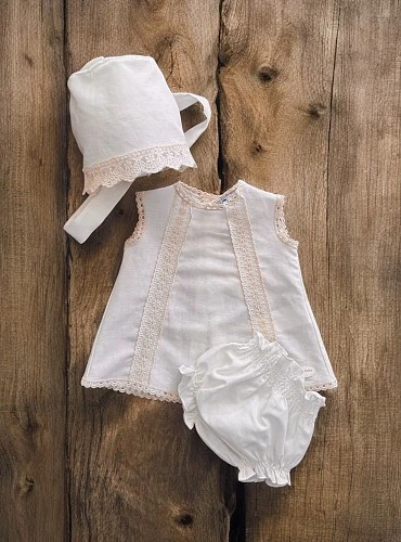 Conjunto de ceremonia para bebé de lino con capota beige