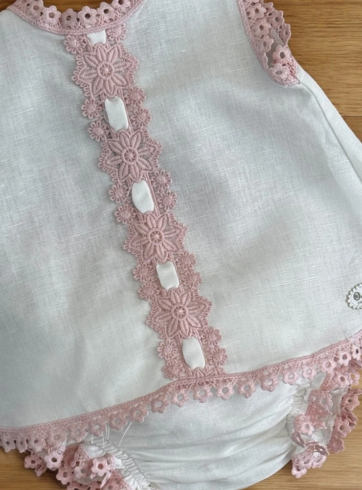 Conjunto de ceremonia para bebé de lino con capota beige y rosa